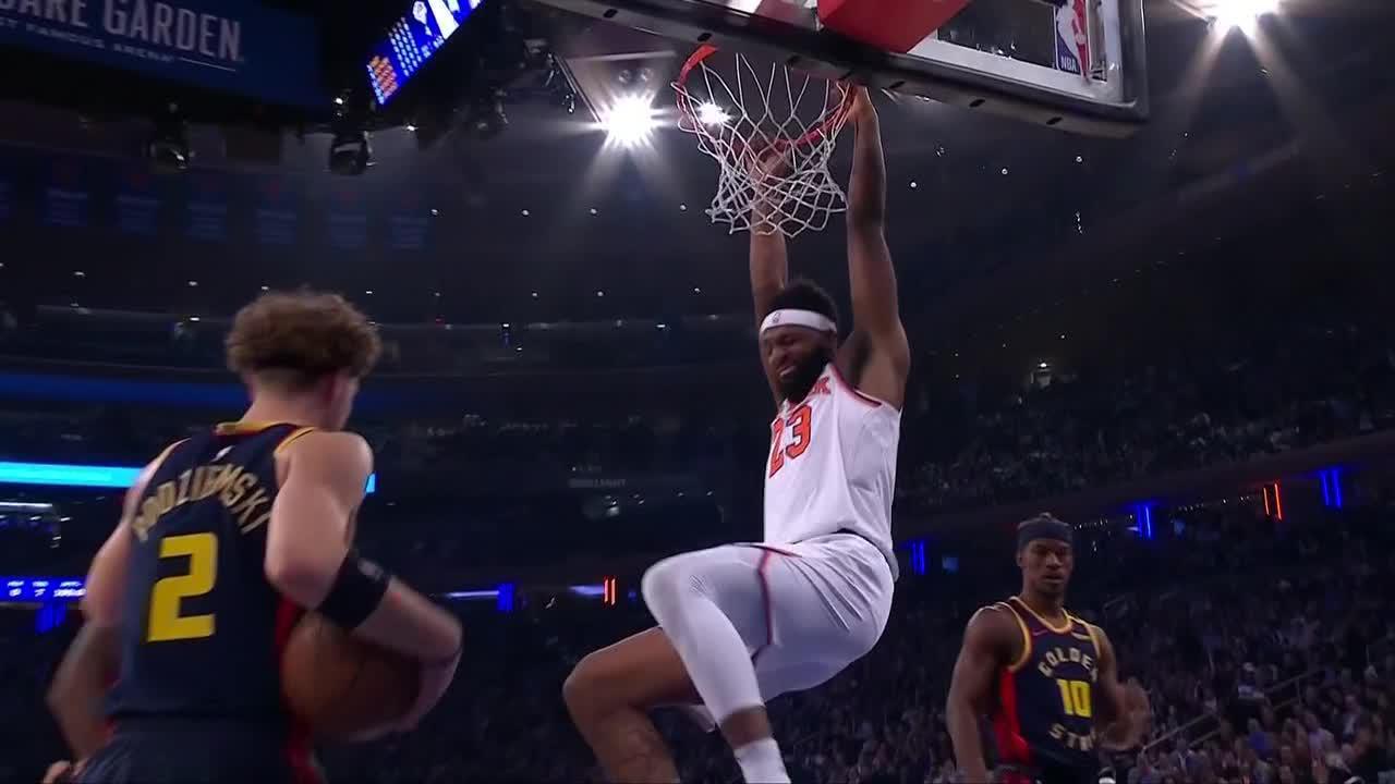 Mitchell Robinson skies for big dunk