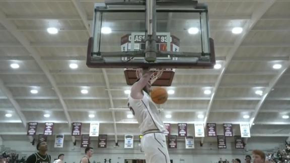 Jeff Woodward rocks the rim with powerful slam dunk - ESPN Video