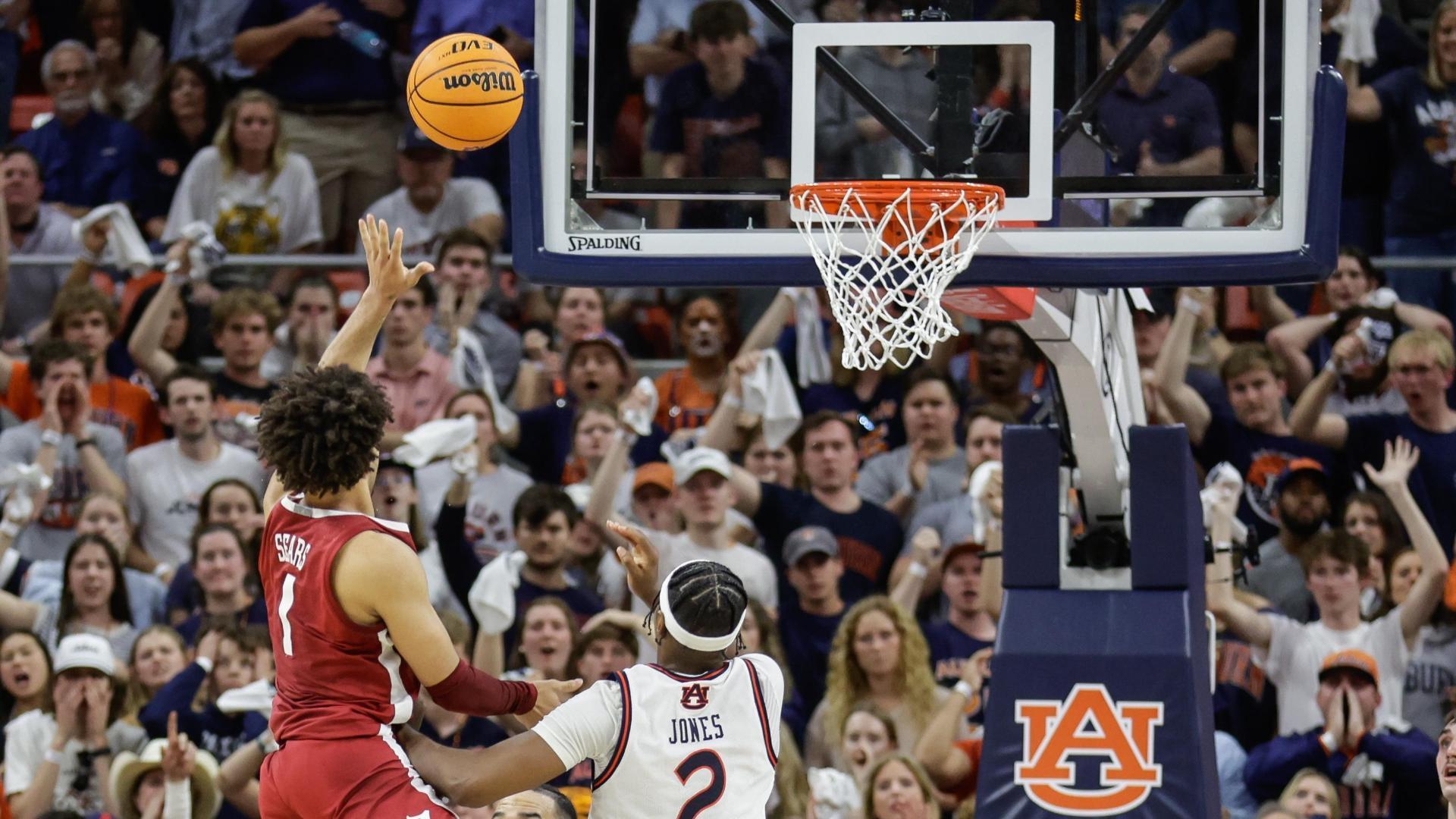 Bama prevails in OT on Mark Sears' heroic floater