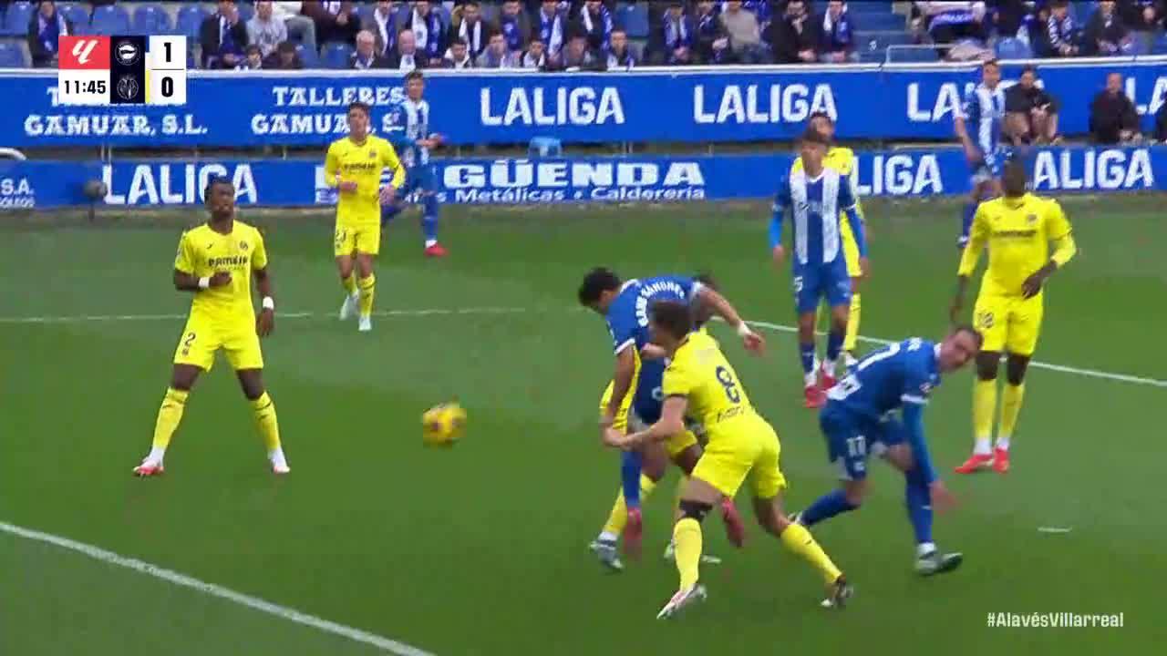 Manuel Sánchez slots in the goal for Alavés