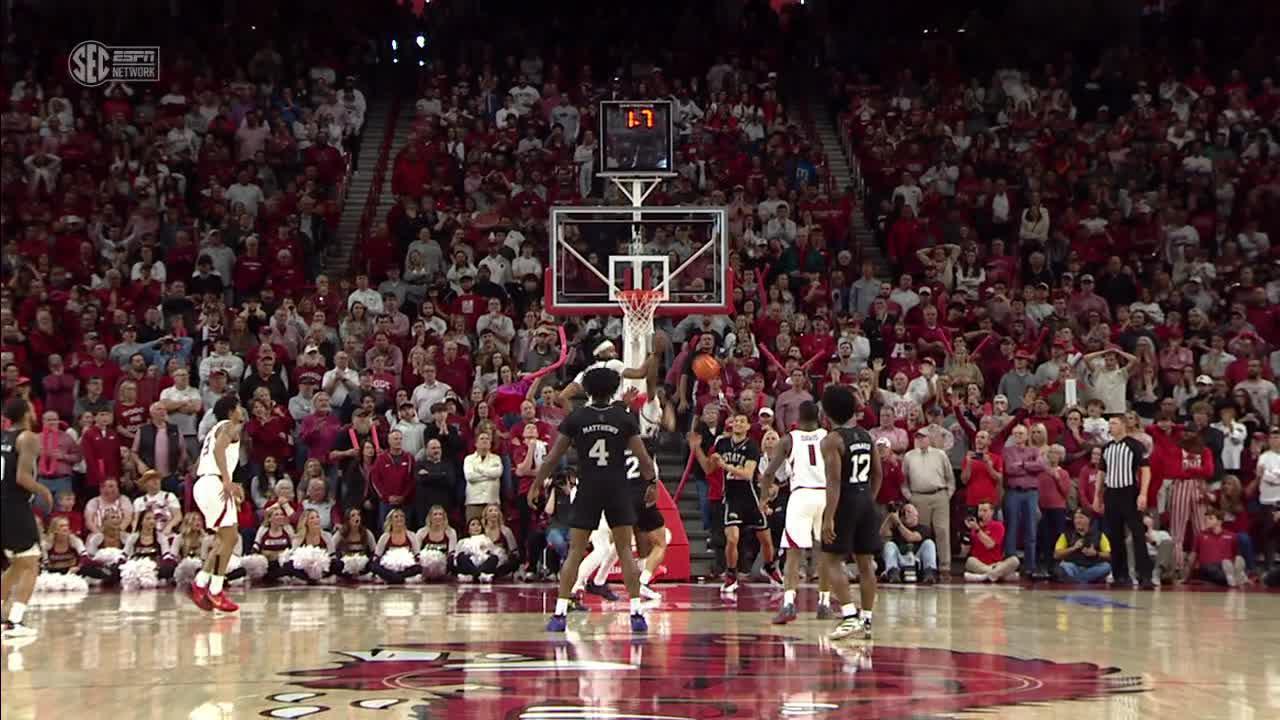 Billy Richmond III's clutch block seals dramatic win for Arkansas