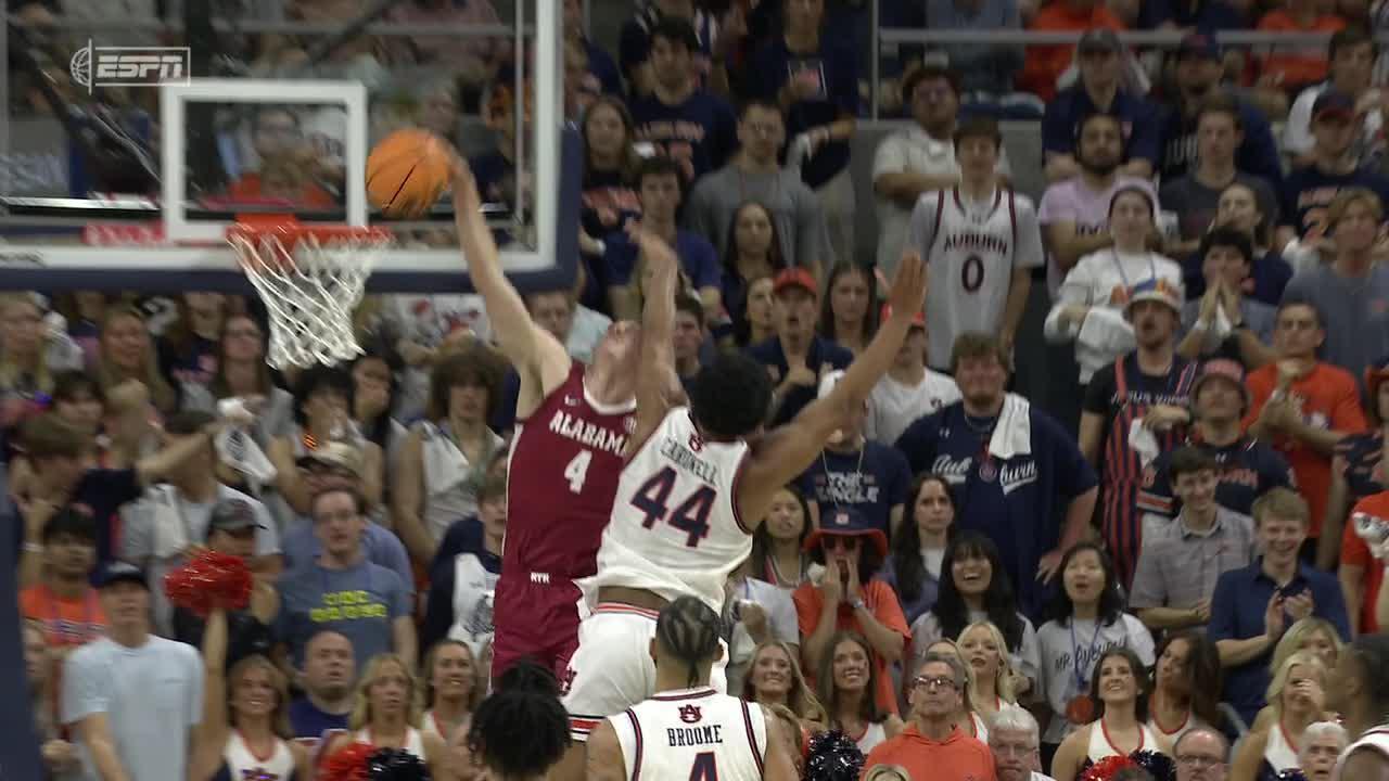 Grant Nelson throws down a thunderous slam for Alabama
