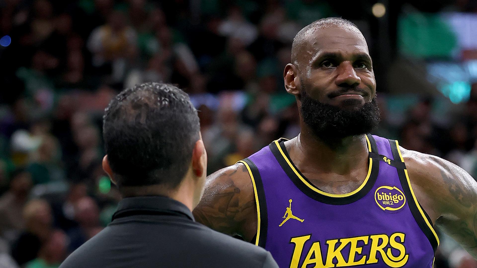 LeBron asks to be pulled out of game after injury