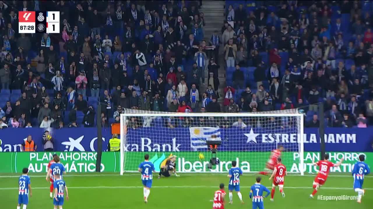 Cristhian Stuani scores penalty goal vs. Espanyol