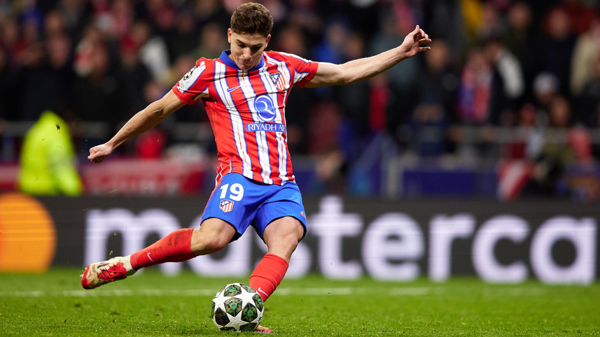 Did Julián Álvarez touch the ball twice for his penalty?