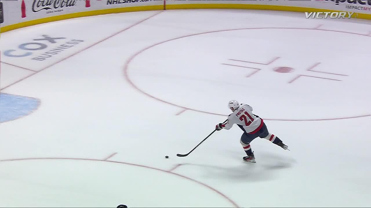 Ovechkin sets up Protas' hat trick