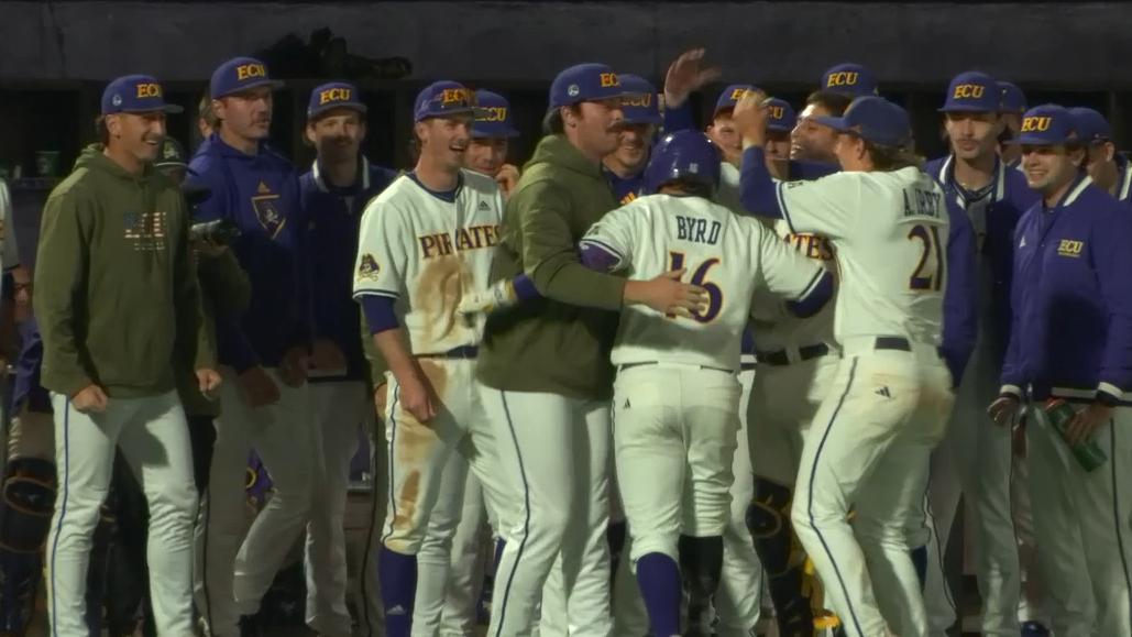 D-I baseball's first player with prosthetic leg gets first career hit