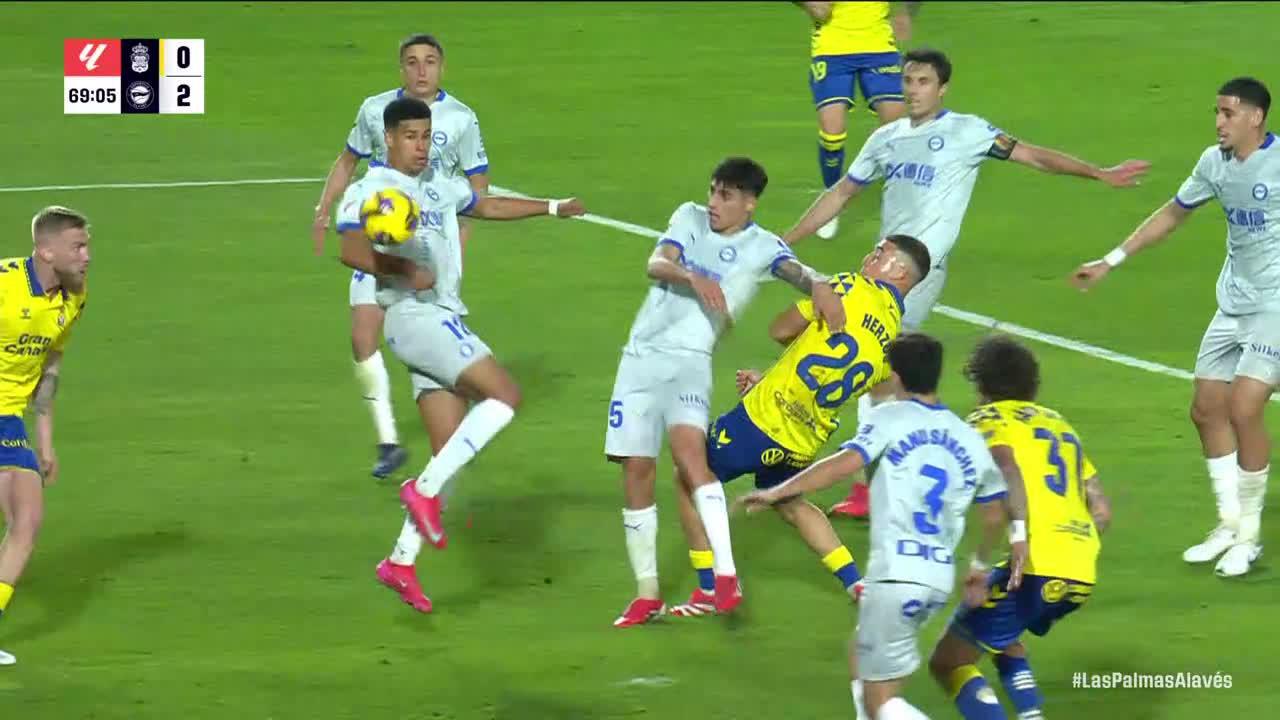 Adrián Rodríguez makes a great save