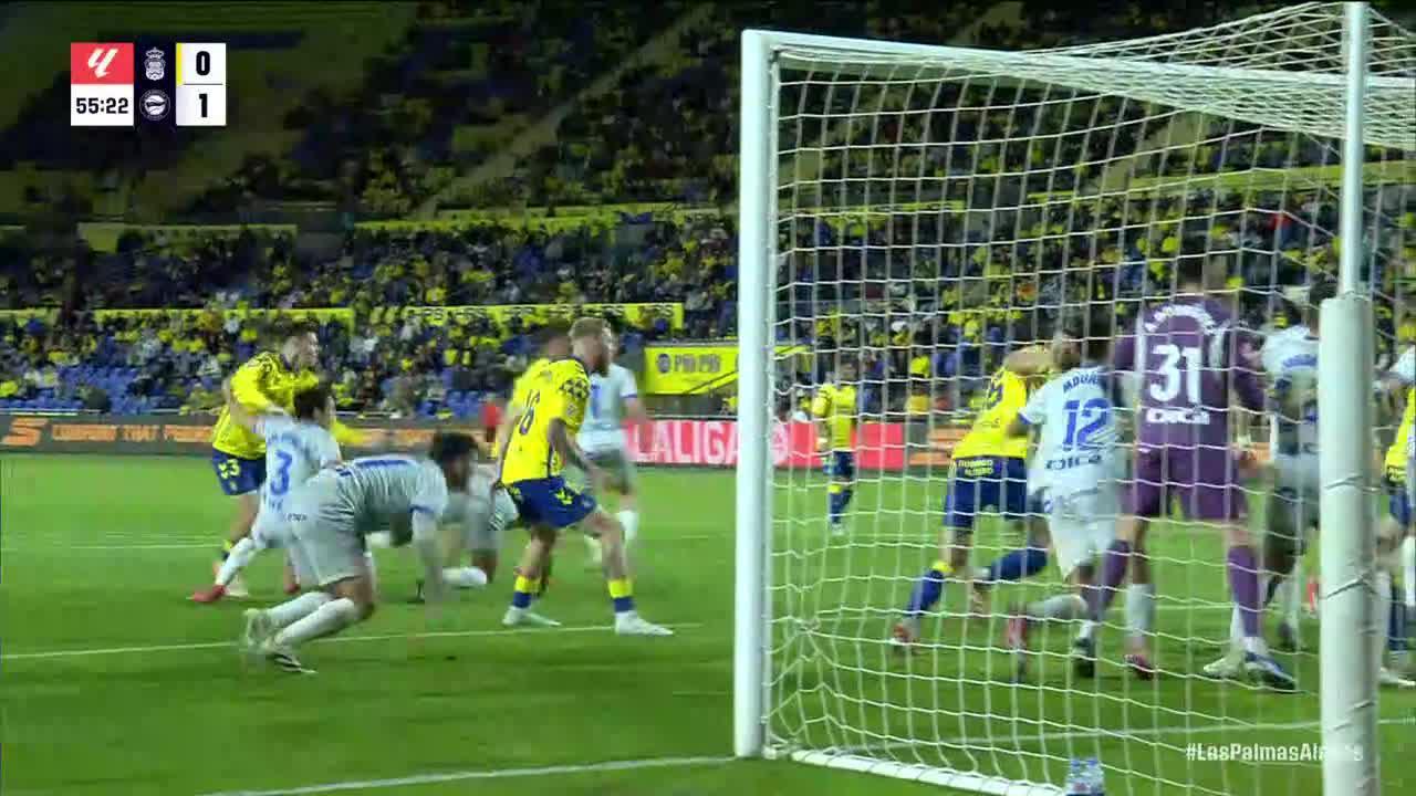 Adrián Rodríguez makes a great save