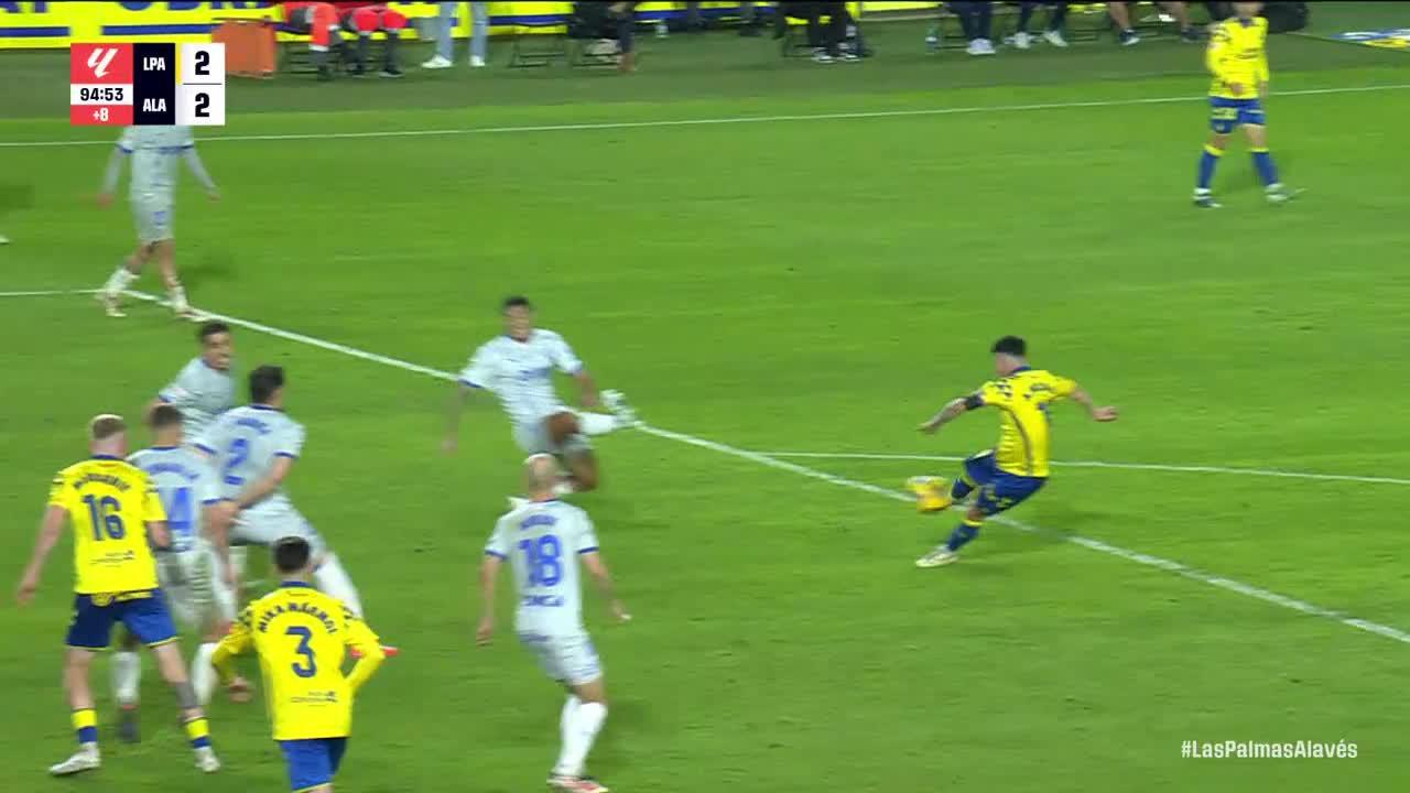Alberto Moleiro scores in the 90 + 5'