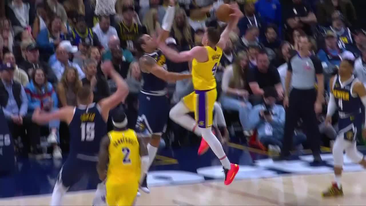 Dalton Knecht nearly posterizes Aaron Gordon