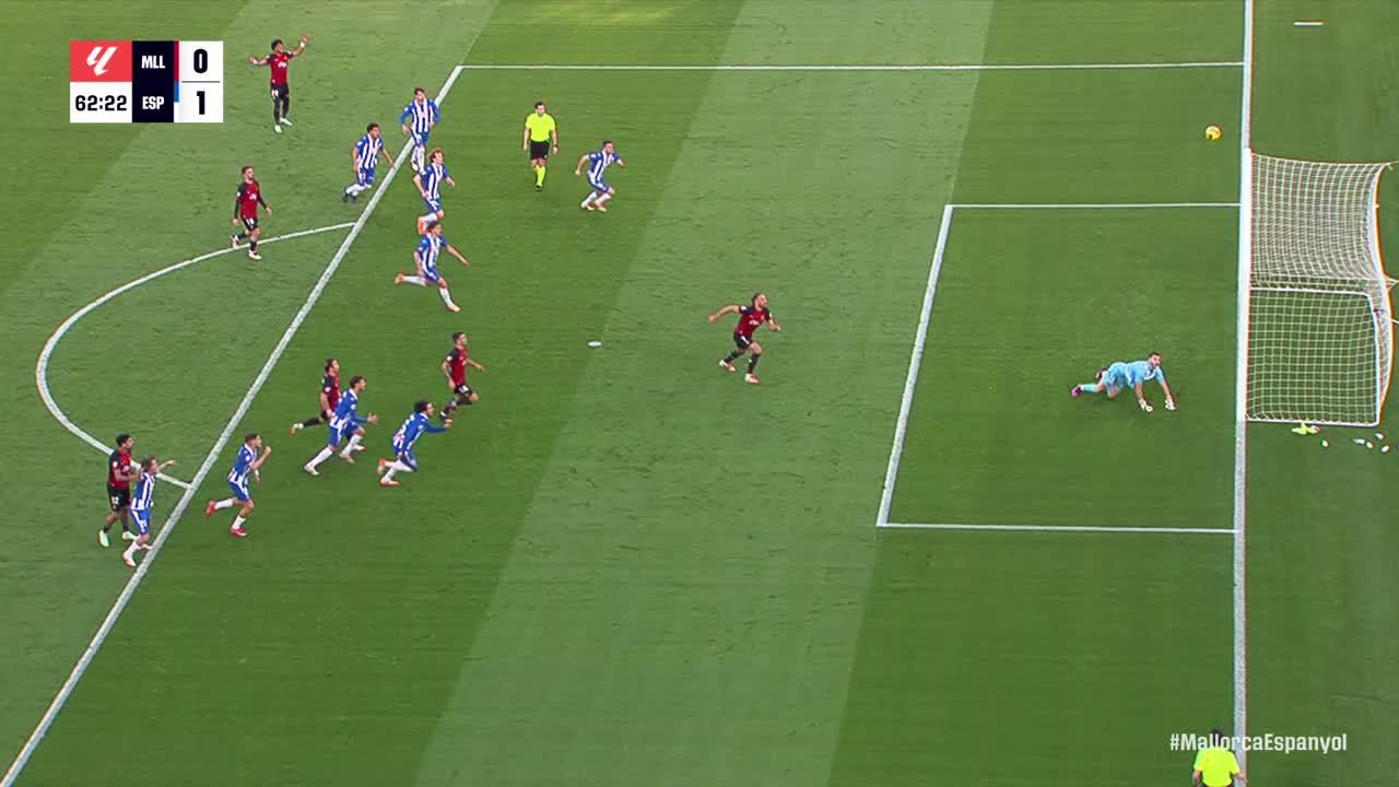 Joan Garcia with a Spectacular Gk Save