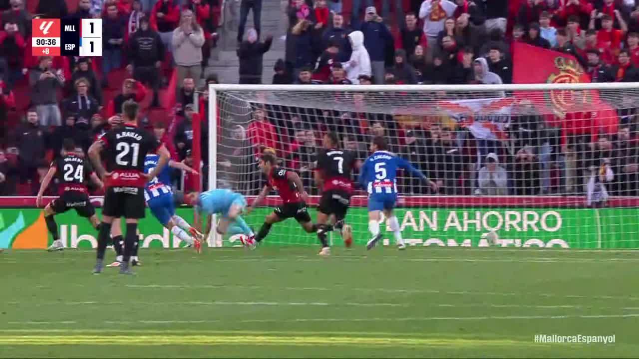 Joan Garcia makes a great save