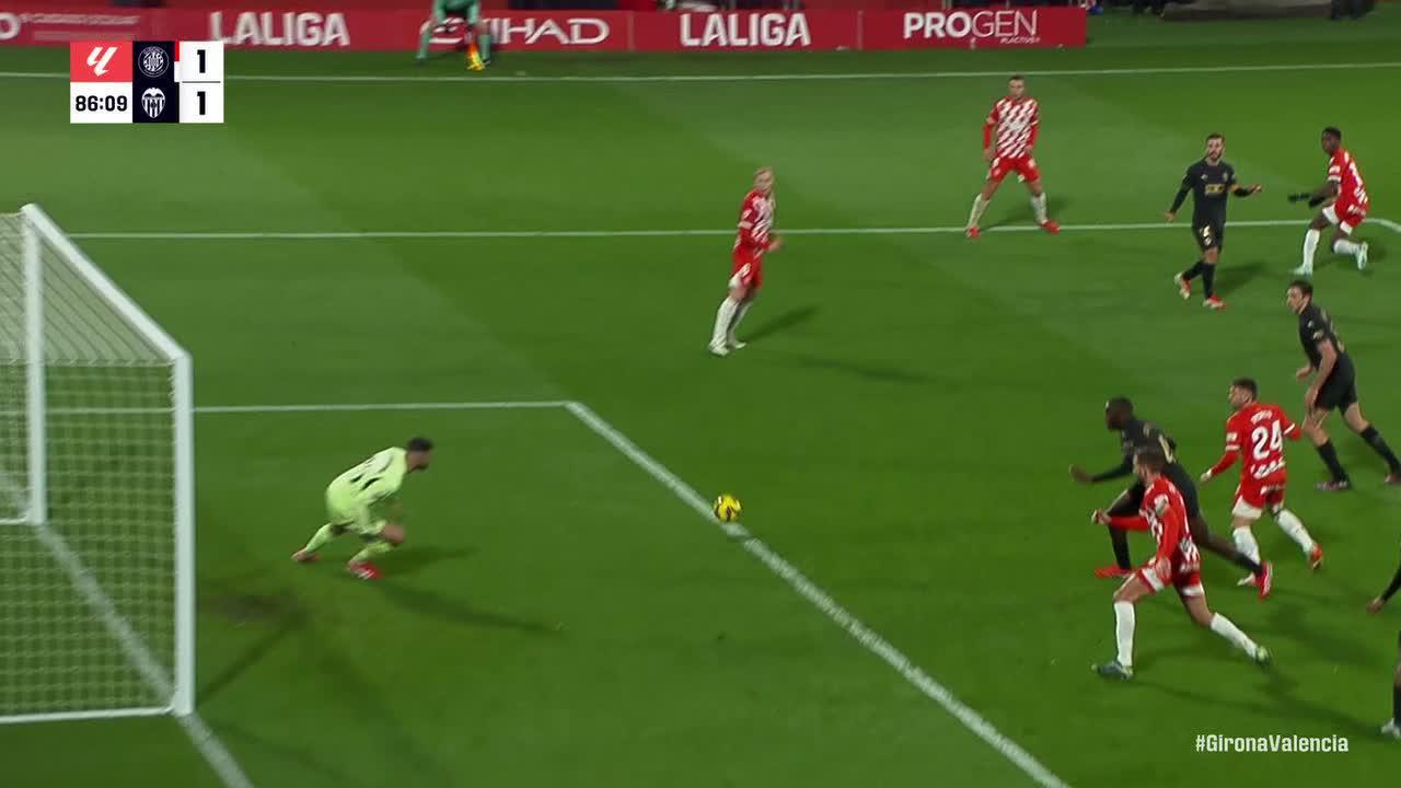 Giorgi Mamardashvili makes a great save