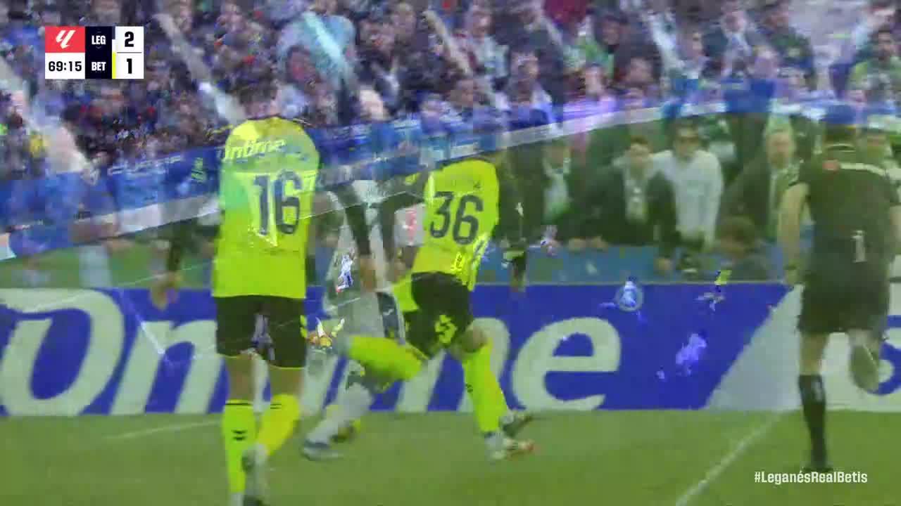 Marko Dmitrovic makes a great save