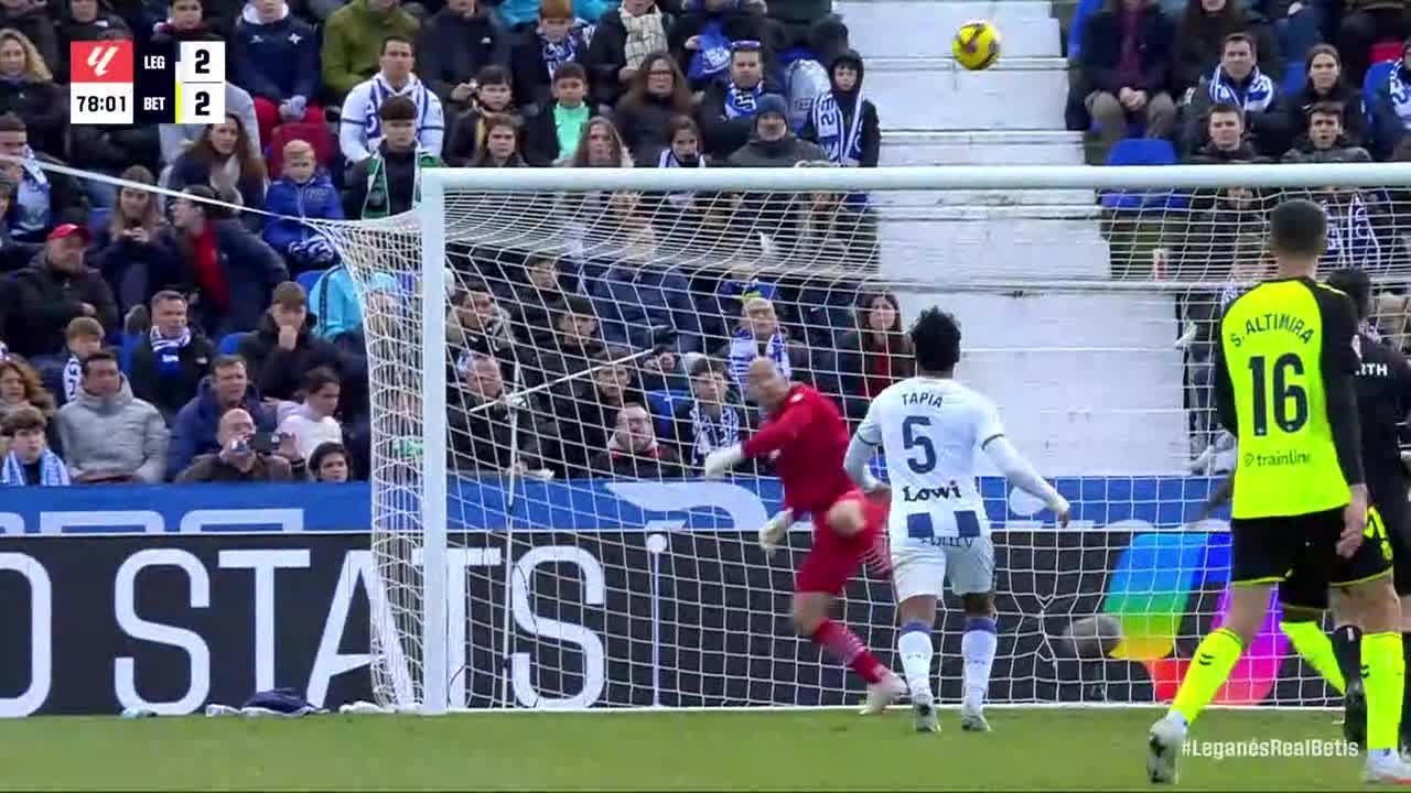 Cédric Bakambu finds the back of the net for Real Betis