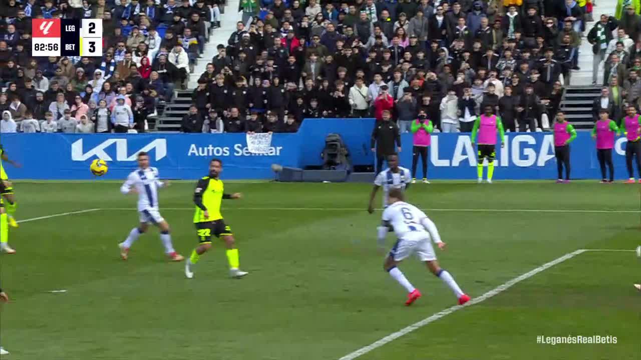 Cucho Hernández gets on the scoresheet for Real Betis