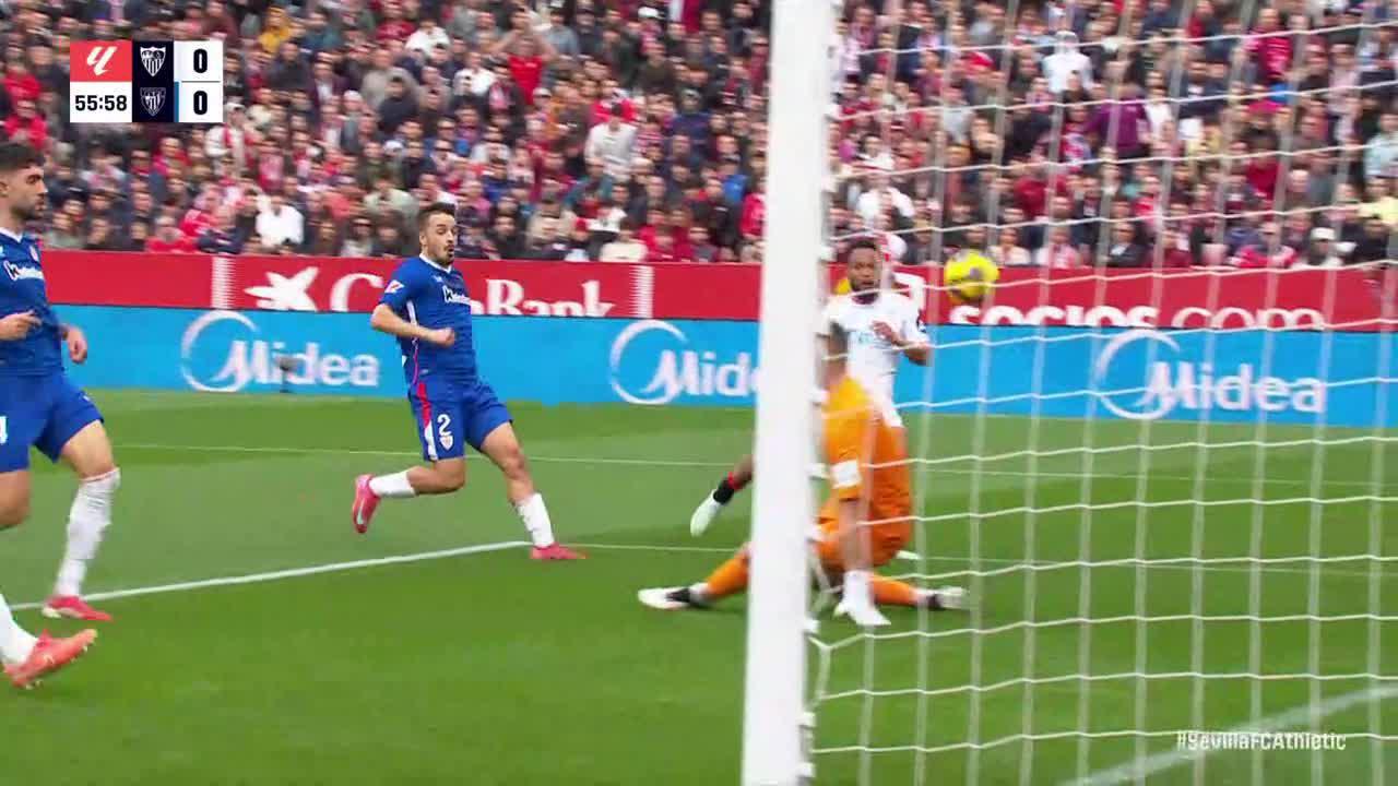 Unai Simón makes a great save