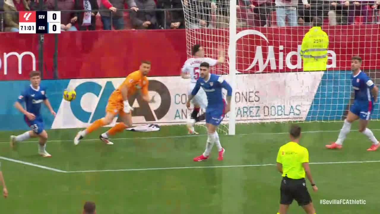 Unai Simón makes a great save