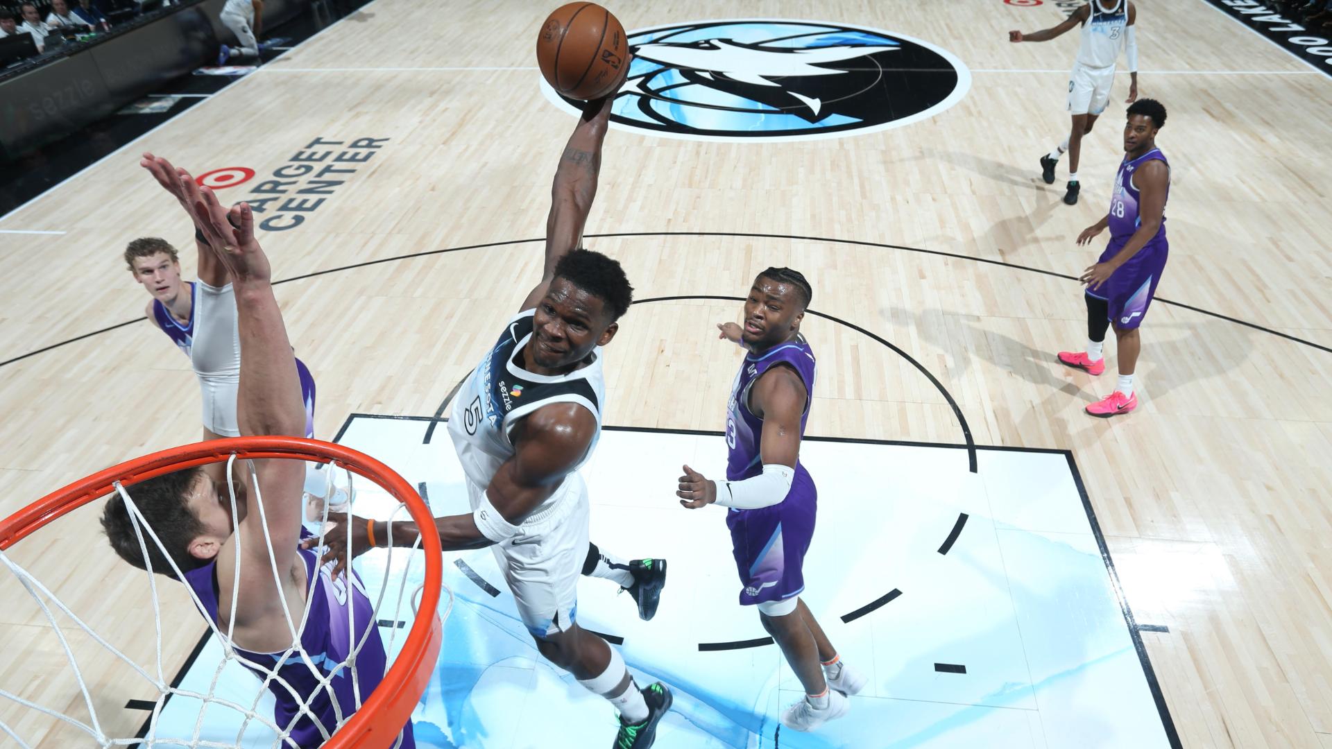 Anthony Edwards punishes the rim with hammer slam