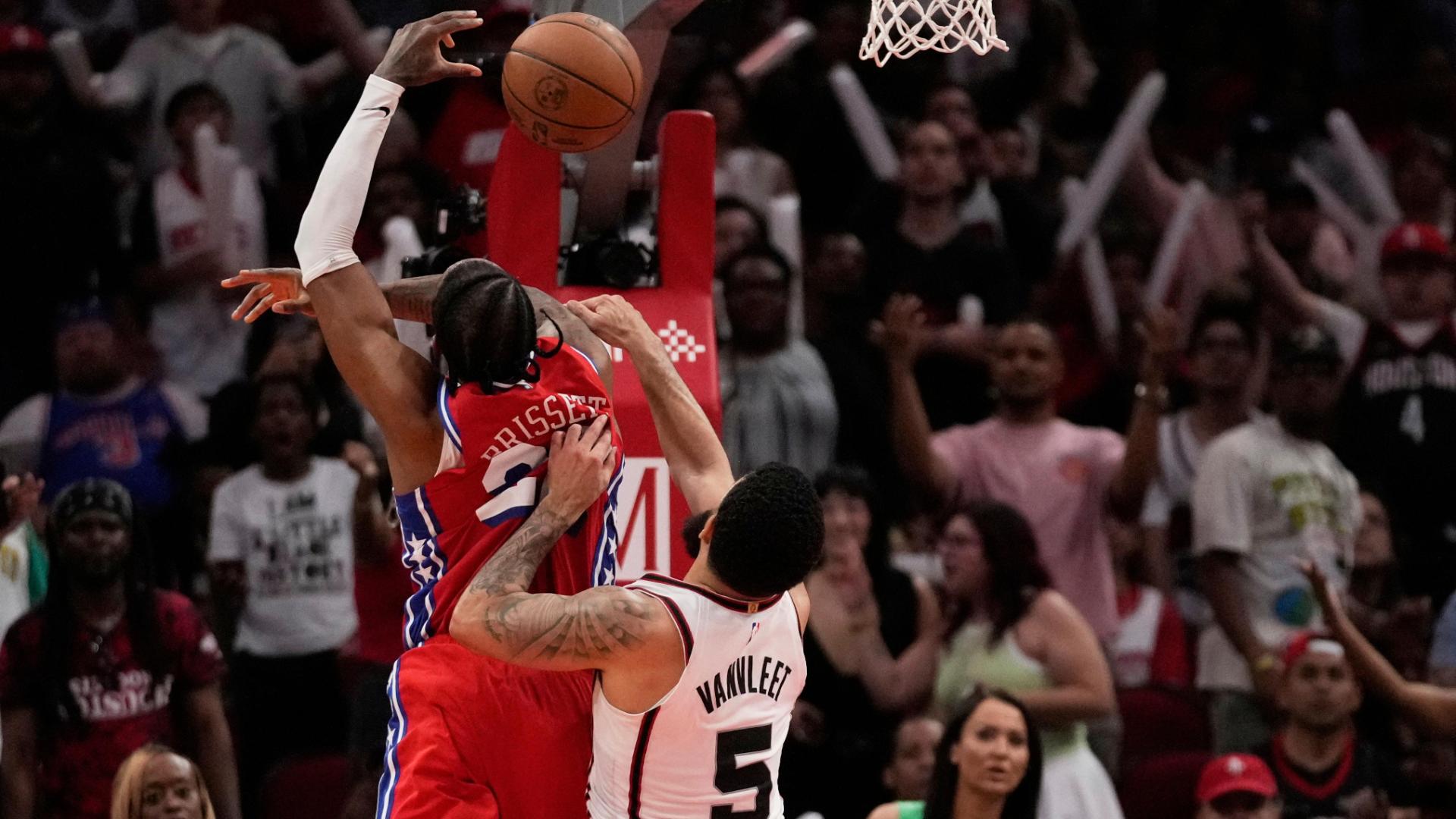 Fred VanVleet ejected for flagrant foul