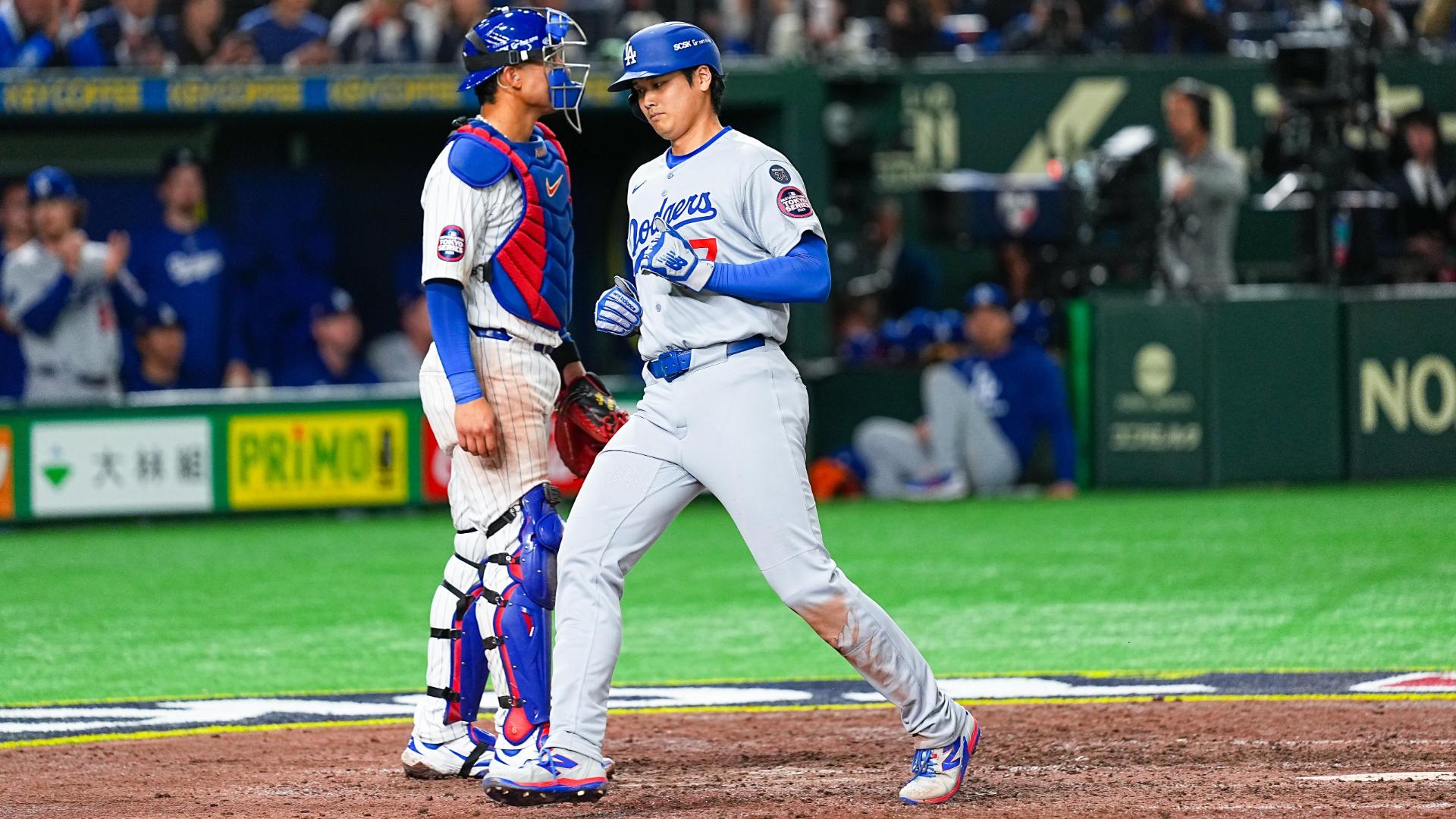 Shohei Ohtani scores on error to put Dodgers ahead