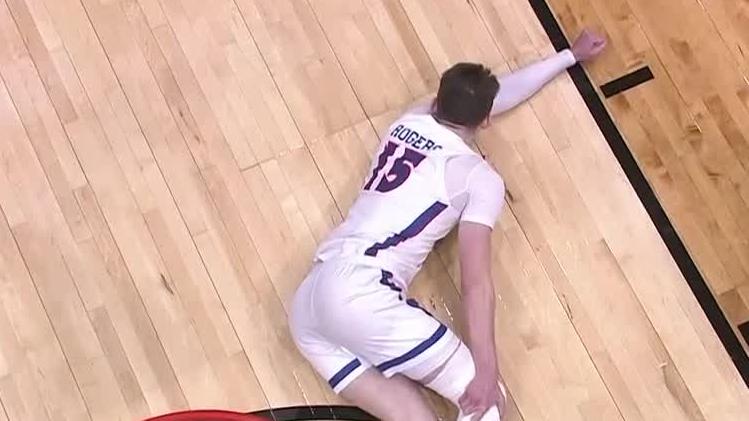 Matt Rogers leaves game after re-aggravating leg injury