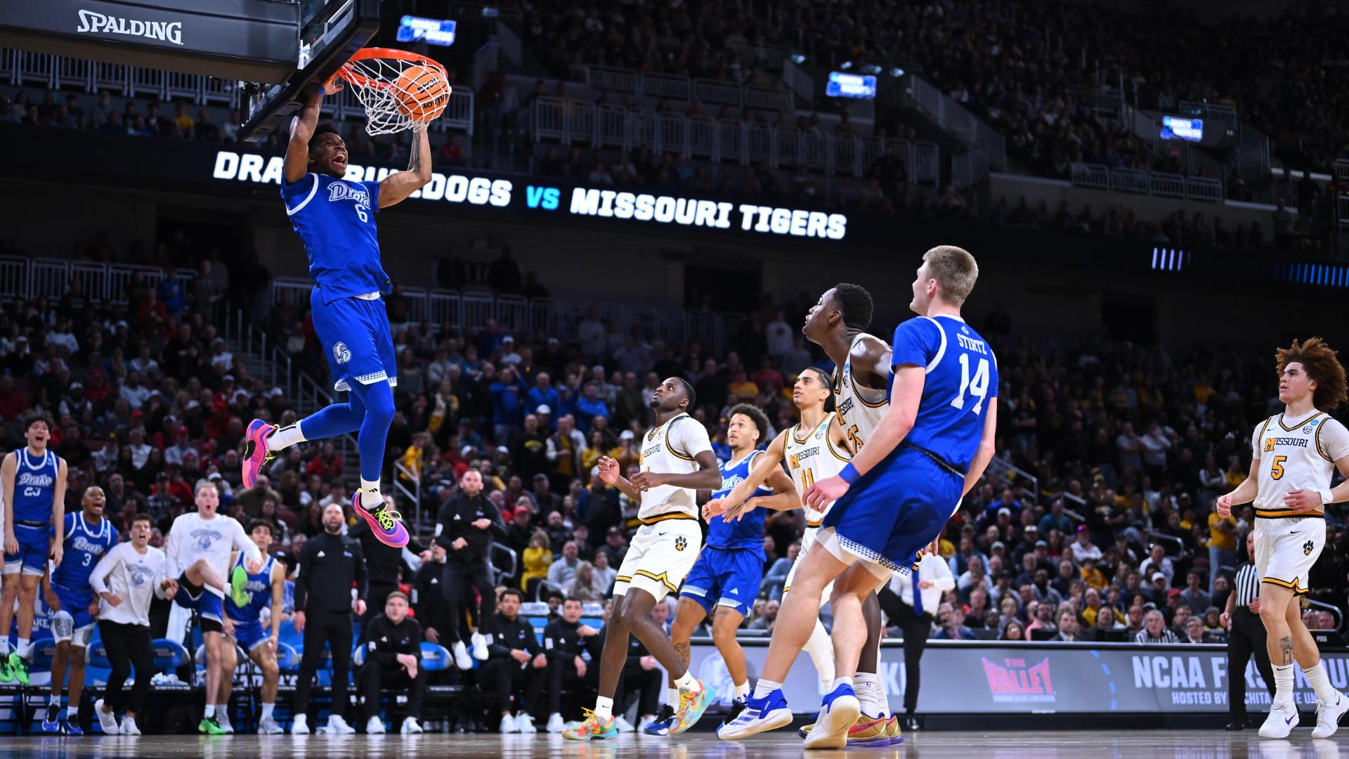 Tavion Banks slams dagger alley-oop as Drake upsets Mizzou