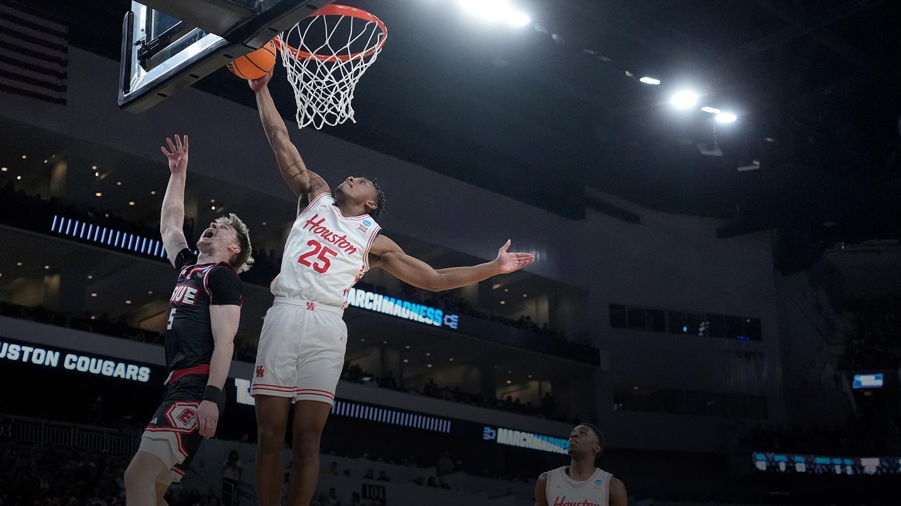 Mercy Miller makes big chasedown block for Houston