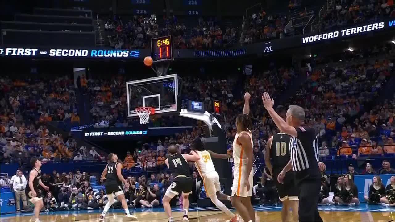 Chaz Lanier sinks a Tennessee 3-pointer