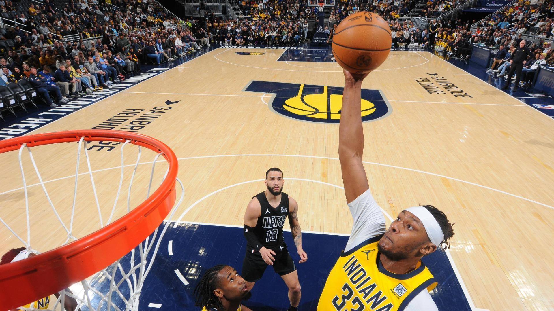 Myles Turner delivers posterizing jam for Pacers