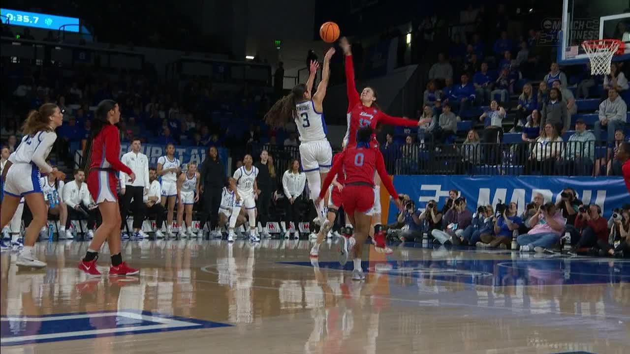 Georgia Amoore gets tough and-1 for Kentucky