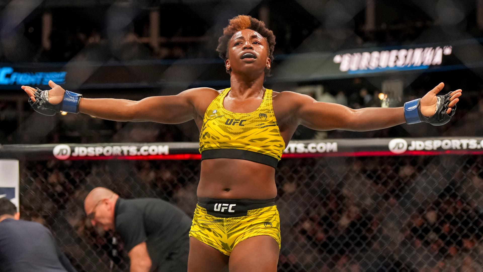 Alexia Thainara submits Molly McCann in her Octagon debut
