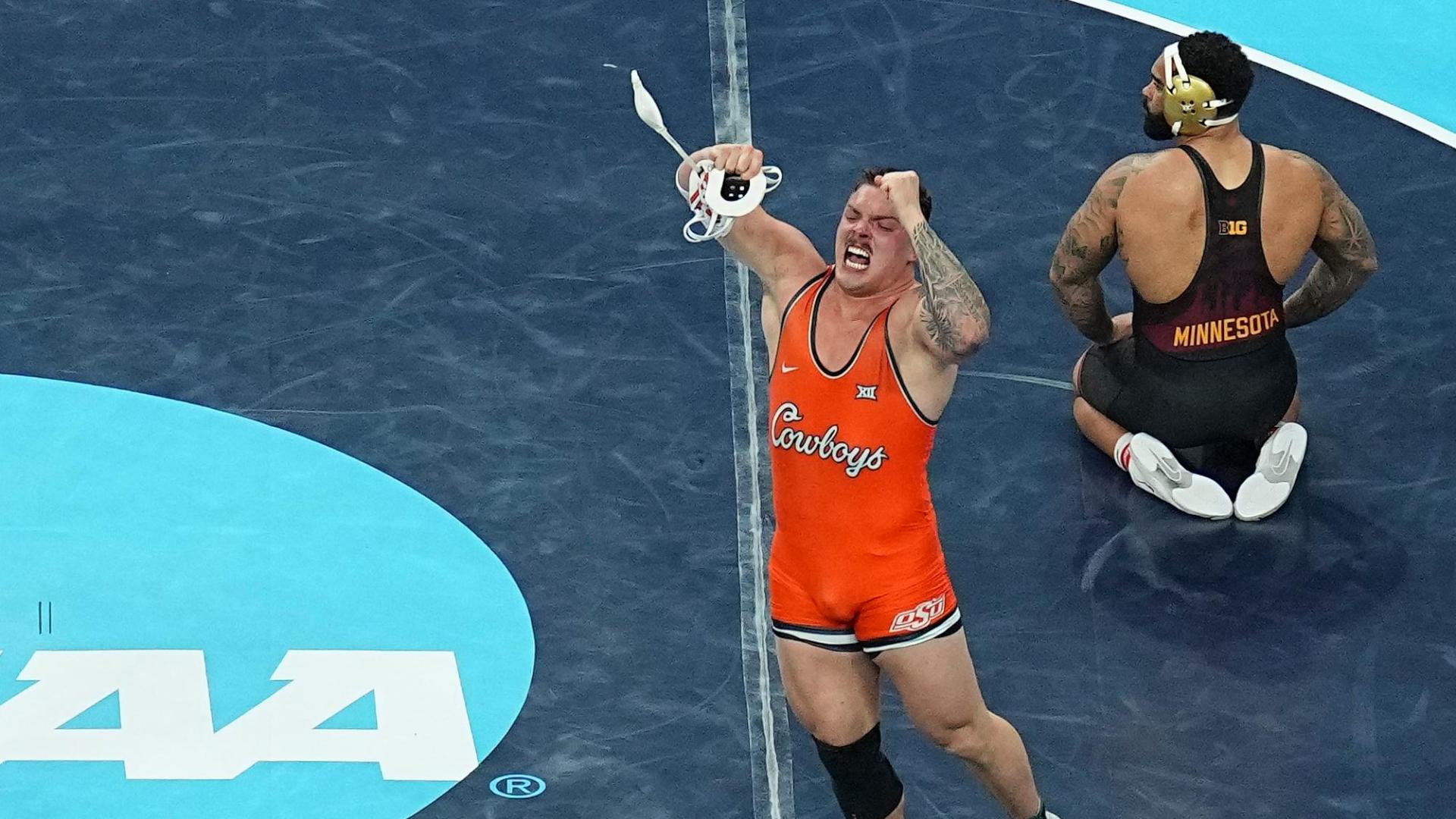 Wyatt Hendrickson stuns Gable Steveson at NCAA wrestling championships