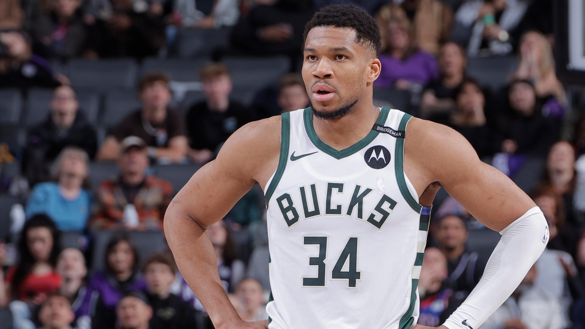 Giannis leads Bucks to win with 32-point double-double