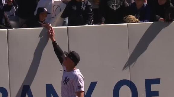 Aaron Judge makes this young fan's day