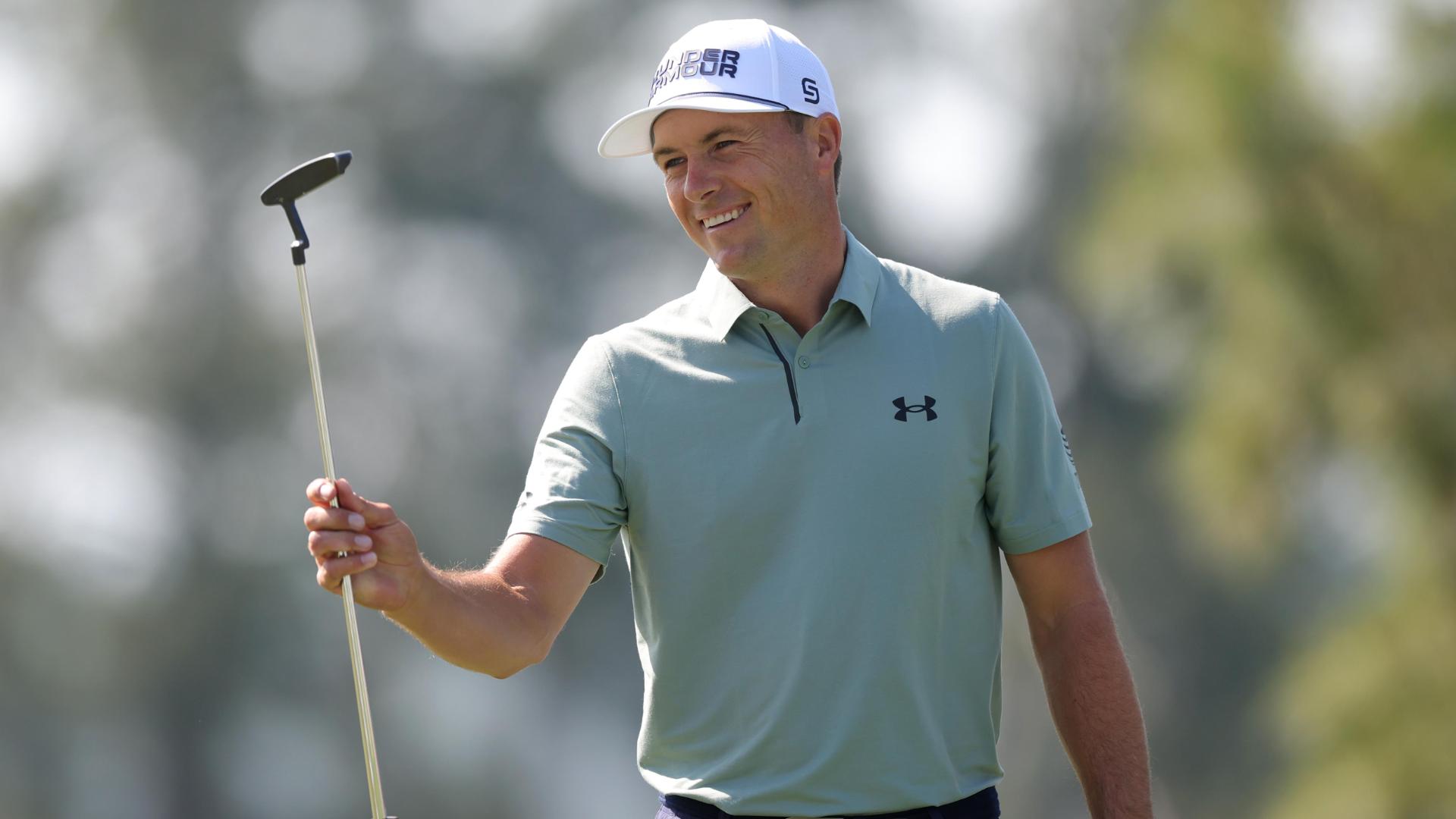 Jordan Spieth sinks long birdie putt to open Masters play