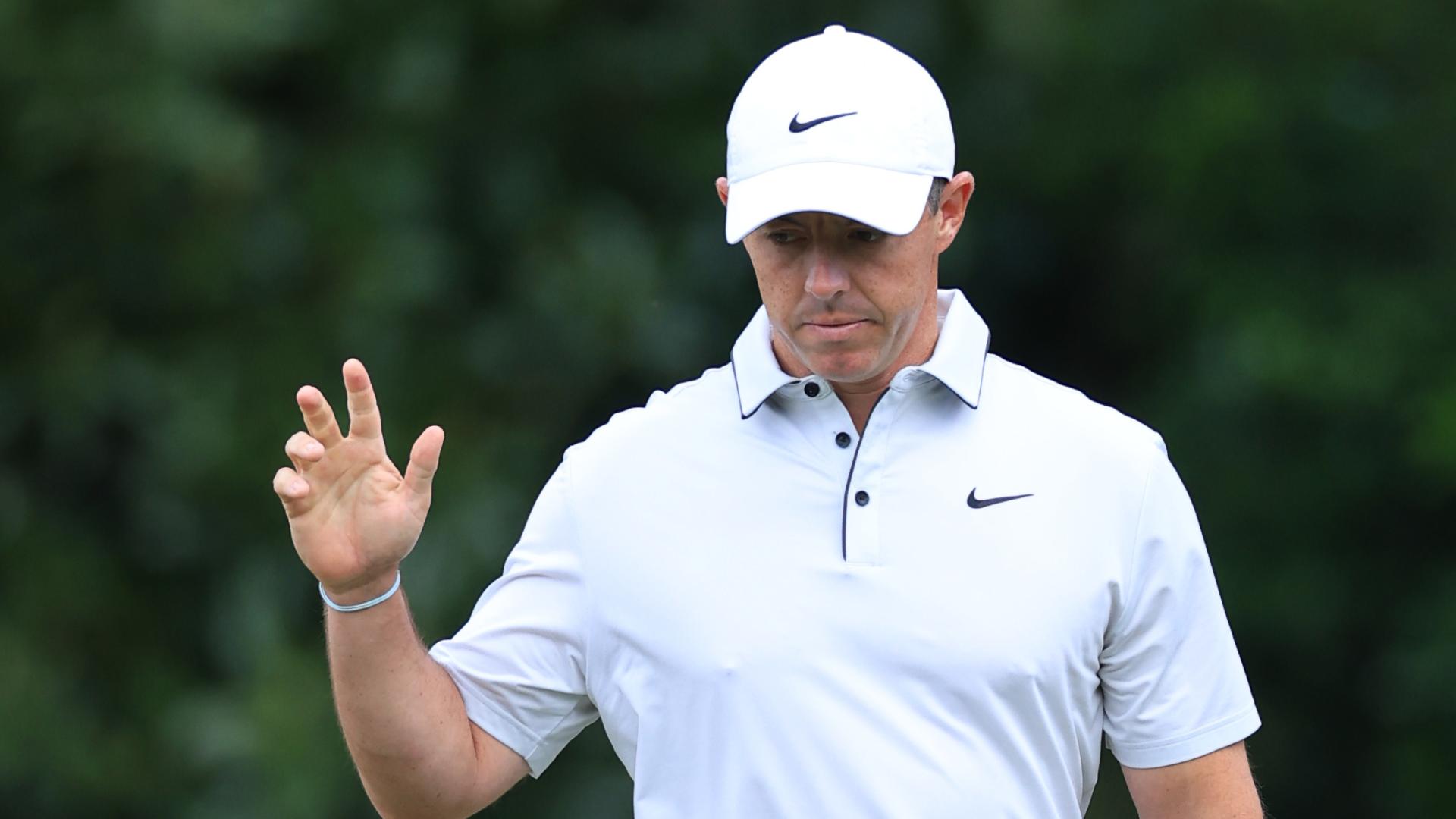 Rory moves to 5-under through 5 holes after sinking birdie putt