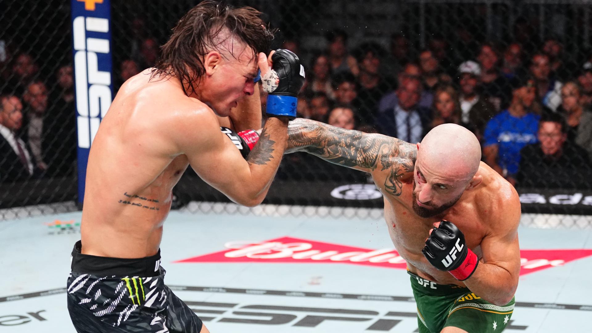 Alexander Volkanovski wins featherweight title for second time