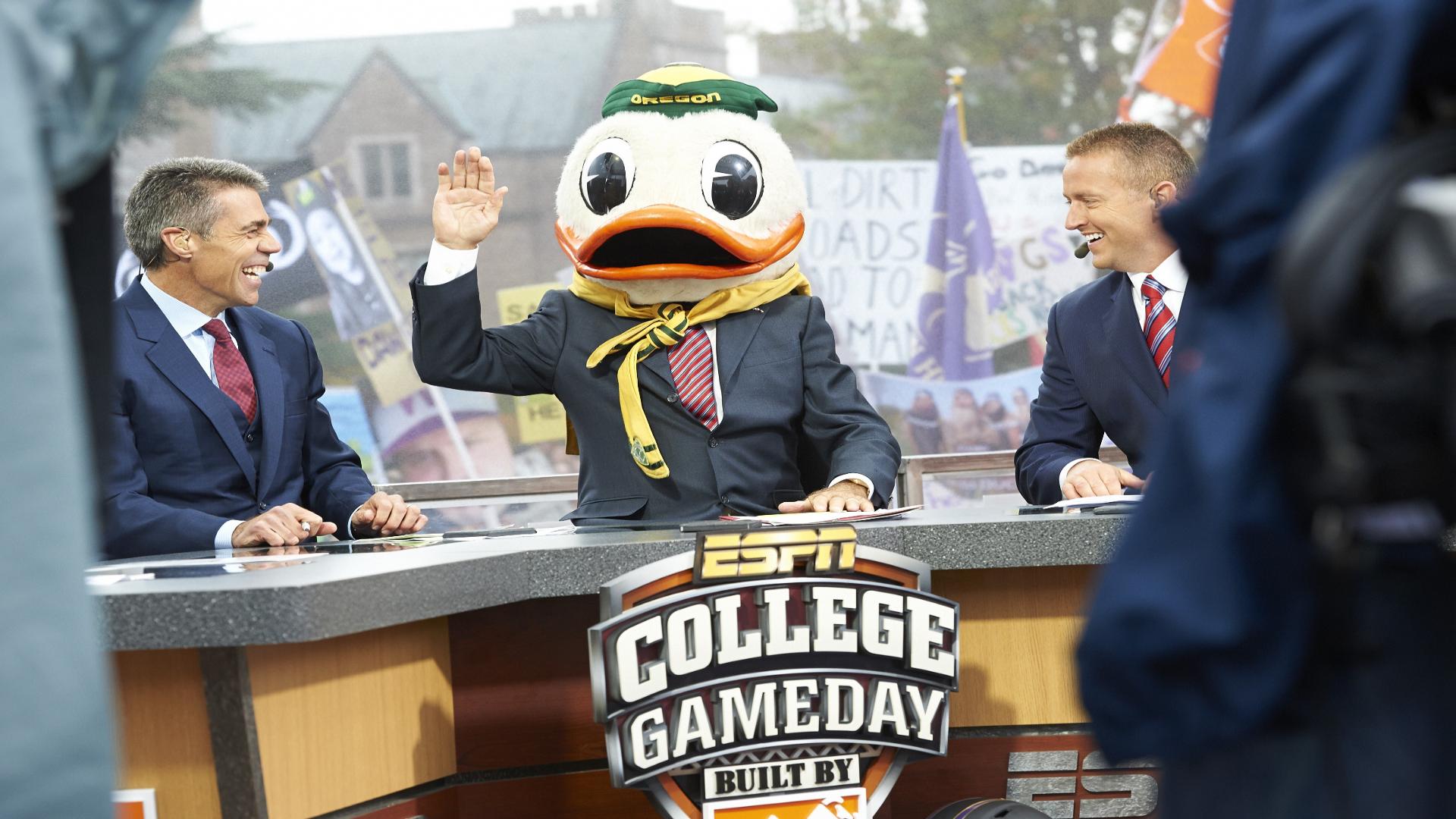 Lee Corso hangs up the headgear