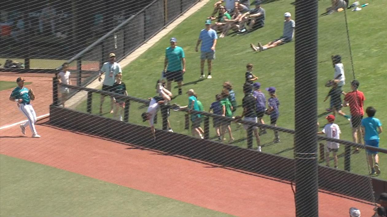 Coastal Carolina fan makes incredible catch over the railing