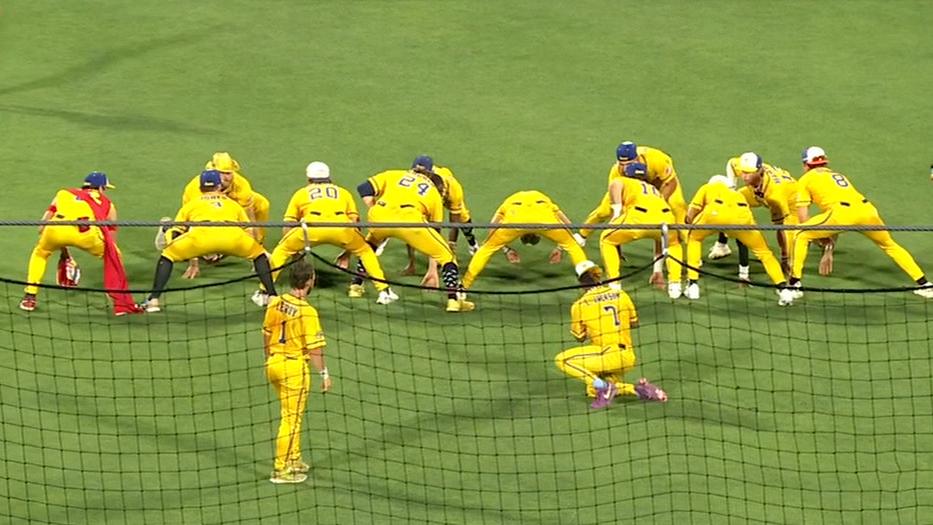 Bananas celebrate home run with ... a field goal?
