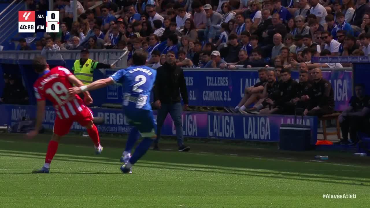 Julián Álvarez sees red against Alavés