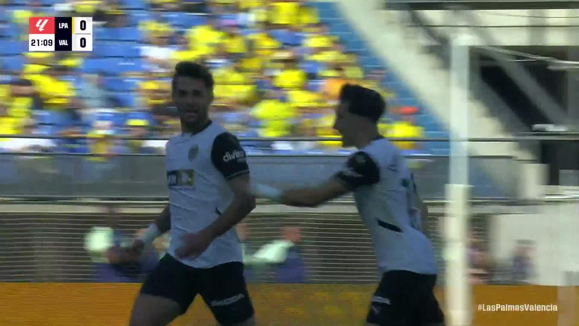 Hugo Duro finds the back of the net for Valencia