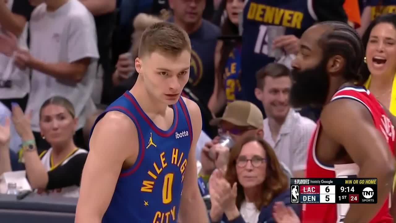 Jokic heaves a beauty to Braun for a Nuggets fast-break slam