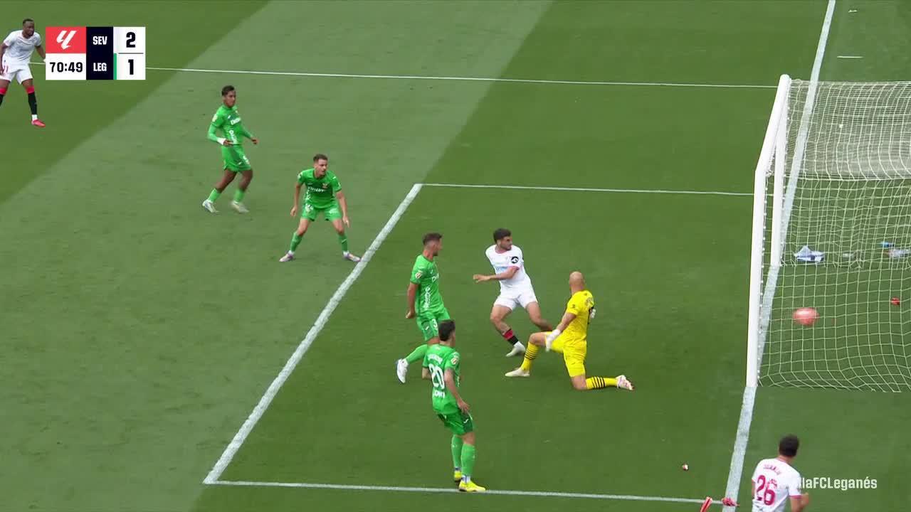 Isaac Romero scores goal for Sevilla