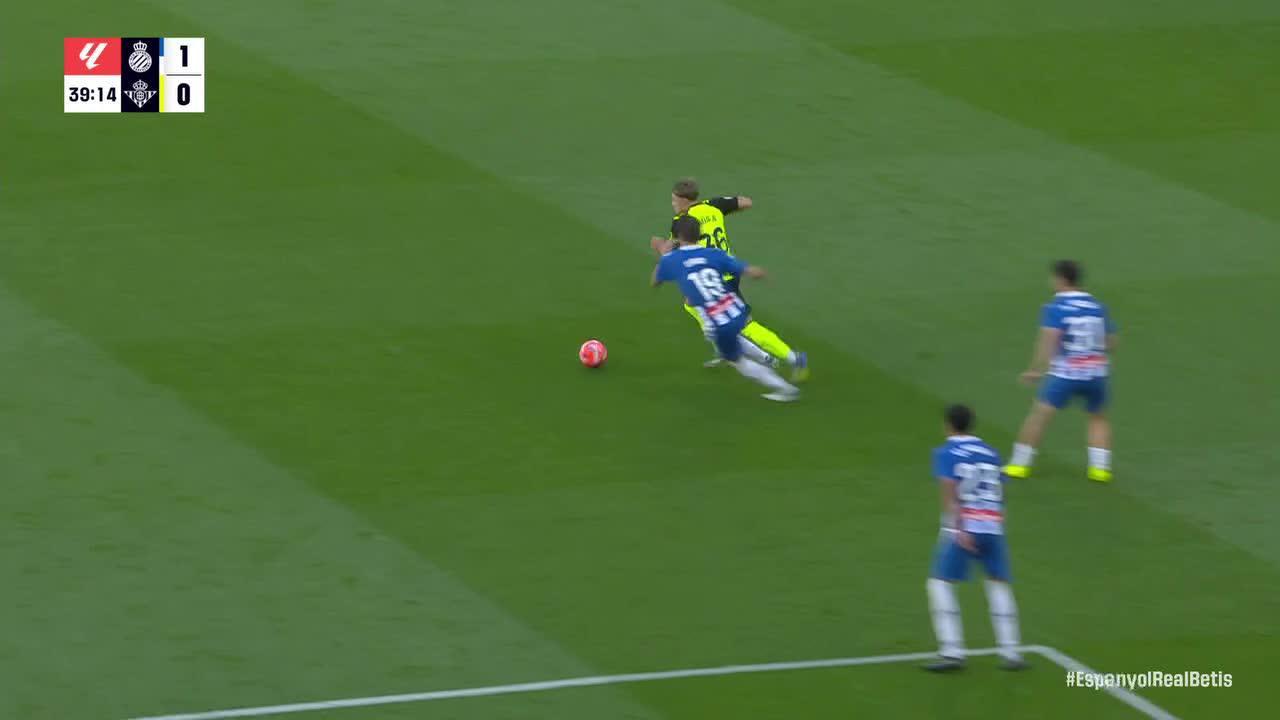 Joan Garcia makes a great save