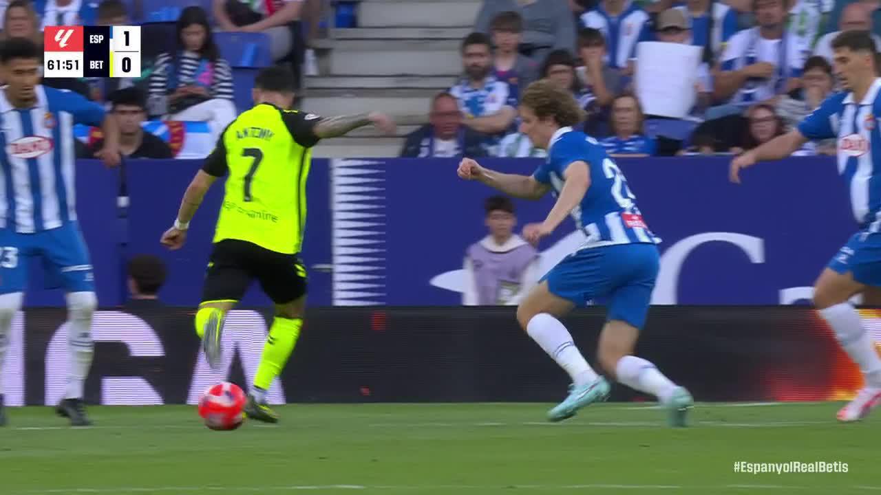 Joan Garcia makes a great save