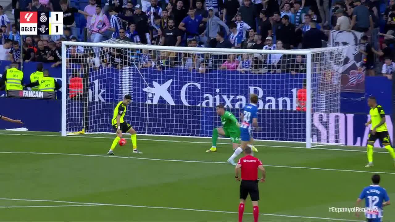 Marc Bartra makes a great save