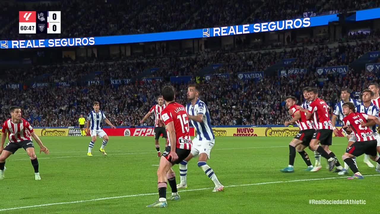 Unai Simón makes a great save